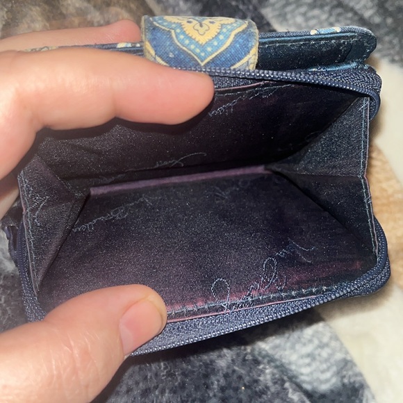Retired Vera Bradley Zip Around Wallet - Picture 4 of 4